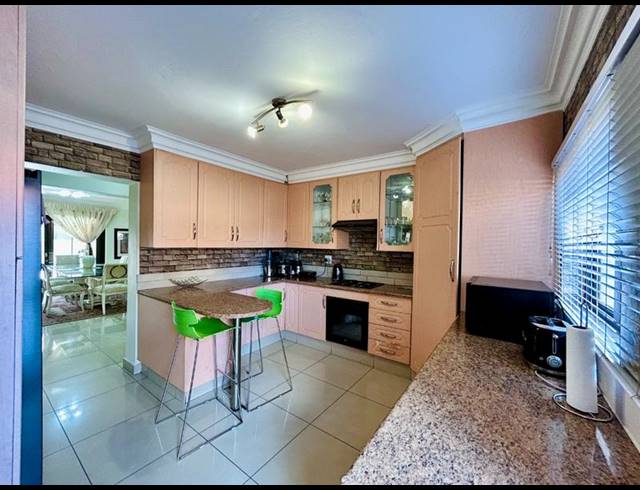 6 BEDROOM HOUSE FOR SALE IN SAVANNAH COUNTRY ESTATE